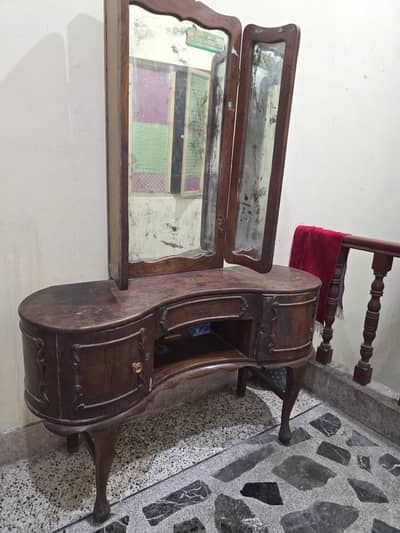 SINGER MAZE DRESSING TABLE  FOR SALE . .