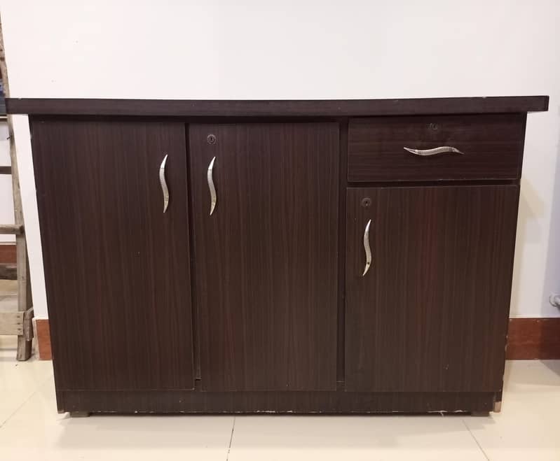 DIVIDER & DRESSING TABLE 0