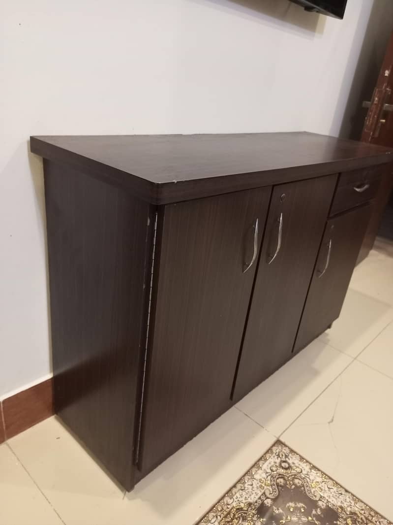 DIVIDER & DRESSING TABLE 2