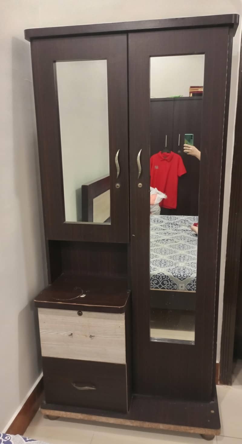 DIVIDER & DRESSING TABLE 6