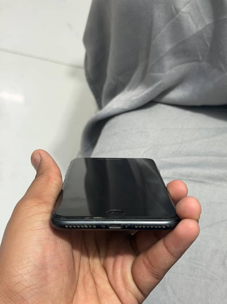 Apple iPhone 7 Plus 1