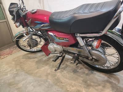 Honda 125 excellent condition 03096777415