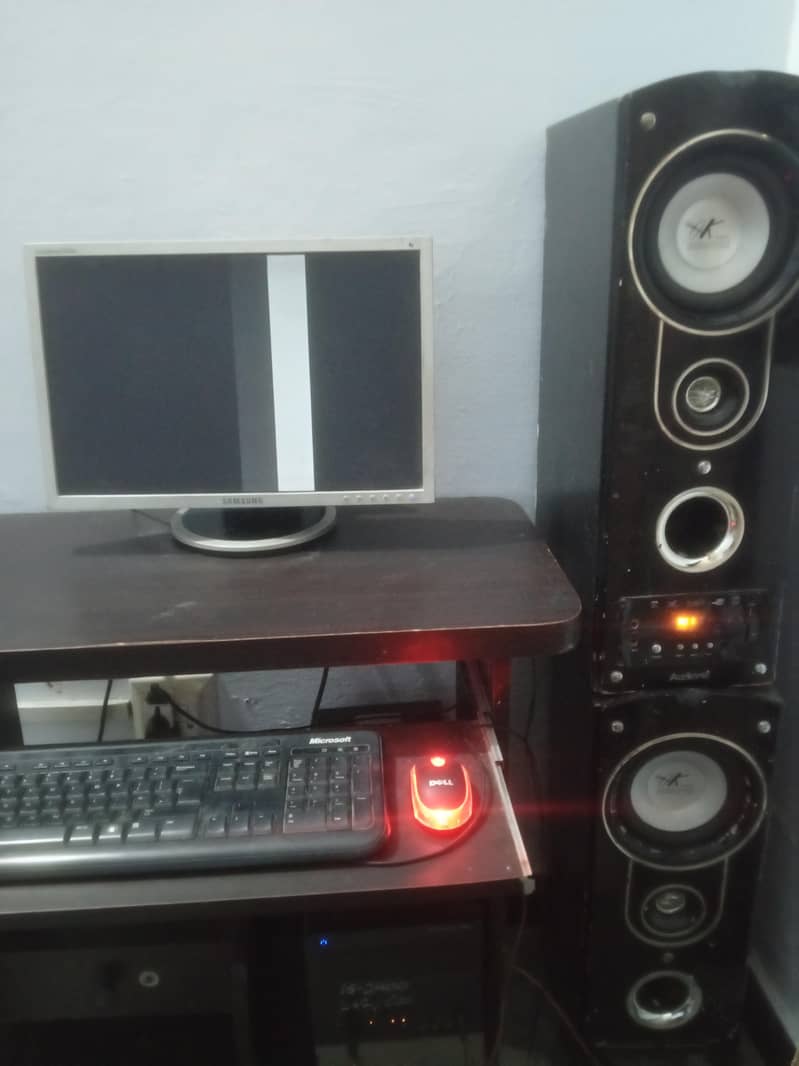 computer with table with speaker 2