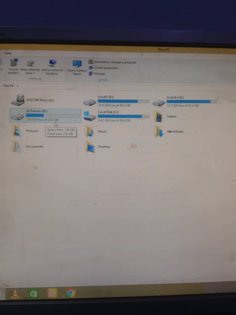 computer with table with speaker 6