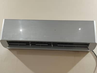 Gree 1.5 Ton Inverter AC (Heat & Cool) - Excellent Condition