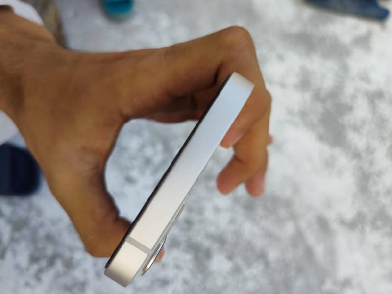 Apple iPhone 13 6