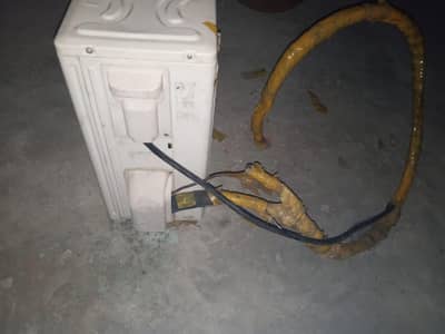 I am selling Haier Ac 1 ton DC inverter 10/10 condition cooling best