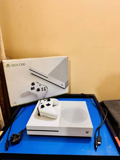Xbox One S 1TB with box