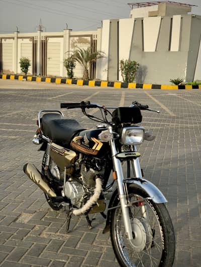 Honda 125 Gold Edition 2025(June) Mint condition
