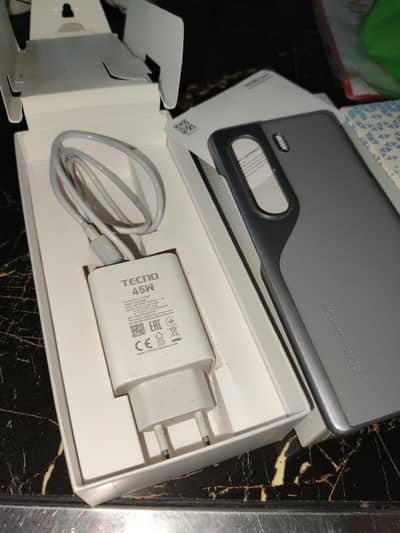 Tecno CAMON 40 Pro