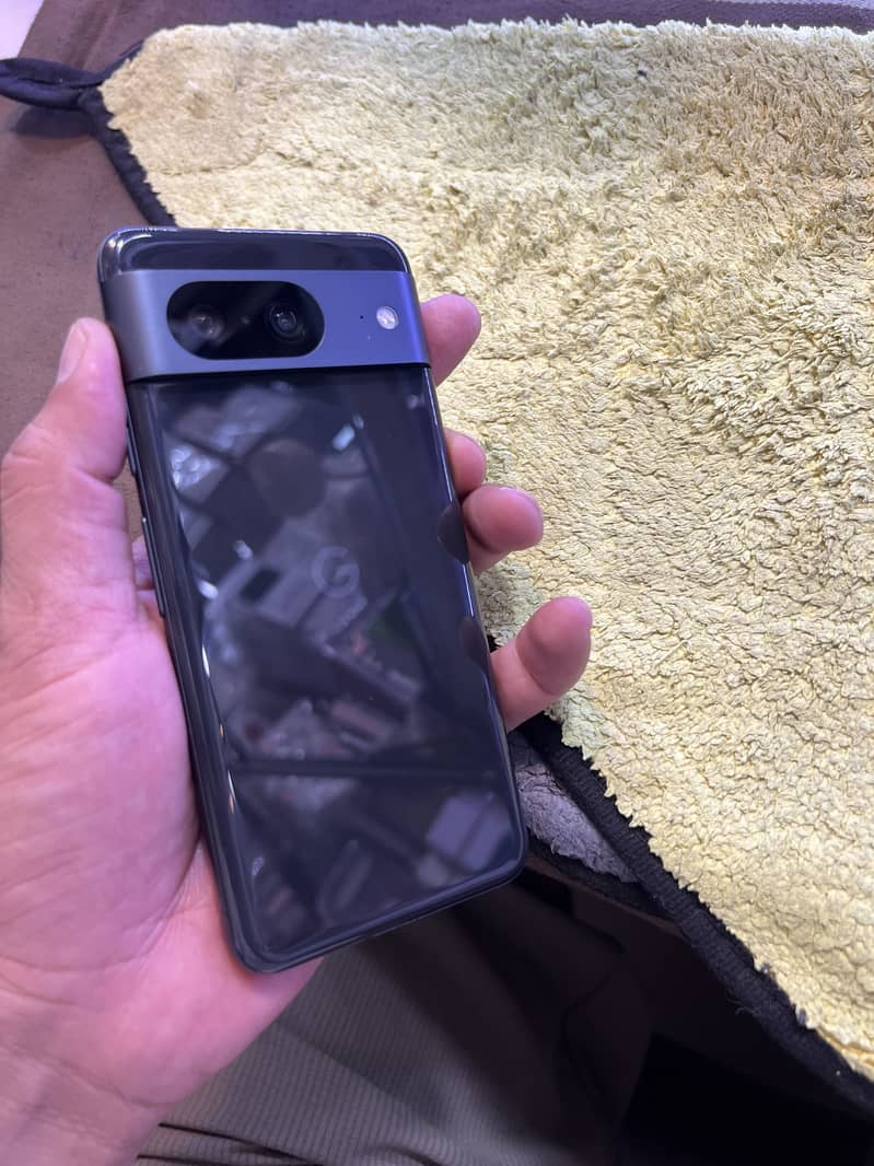 Google Pixel 8 4