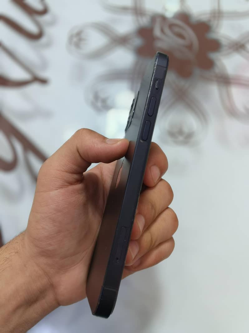 Apple iPhone 12 1