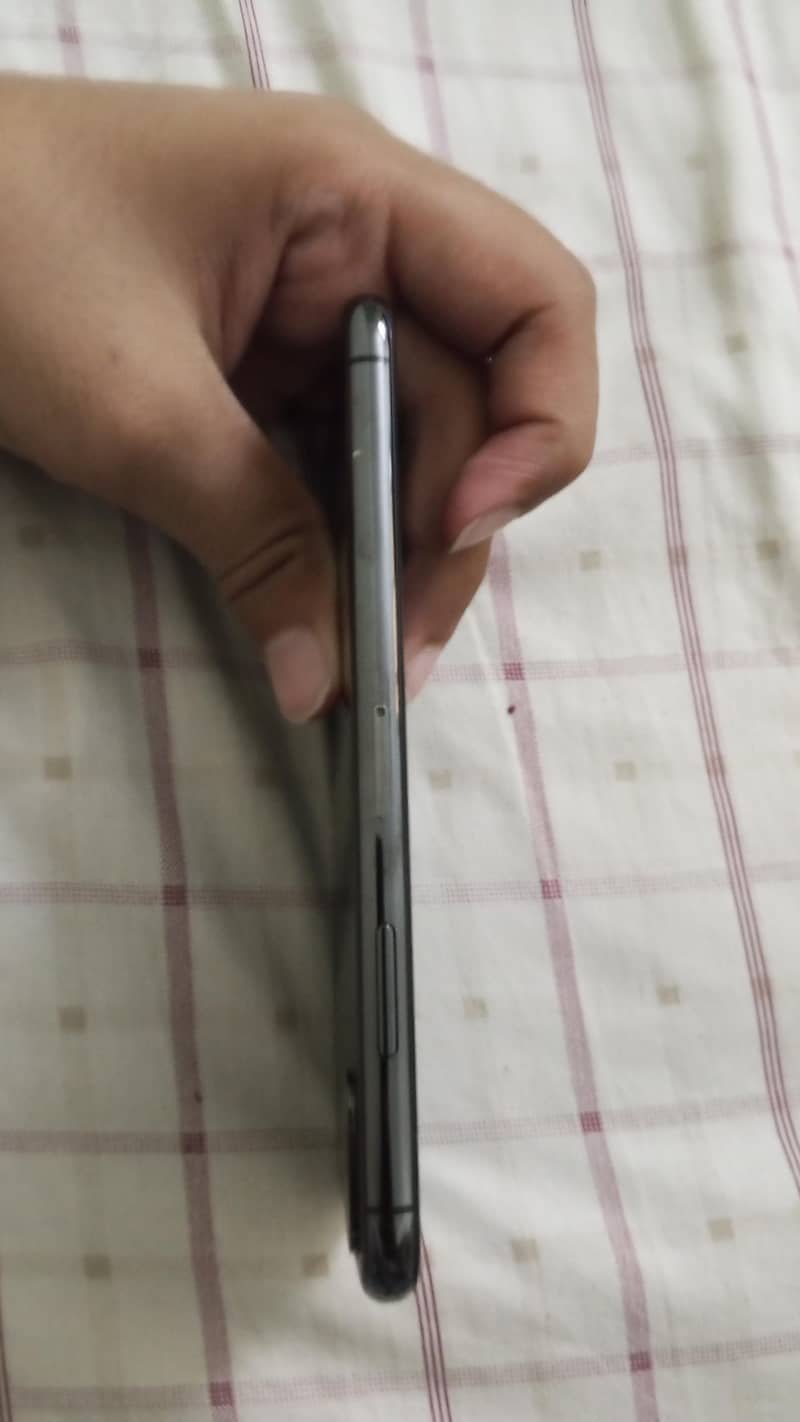 Apple iPhone X 3