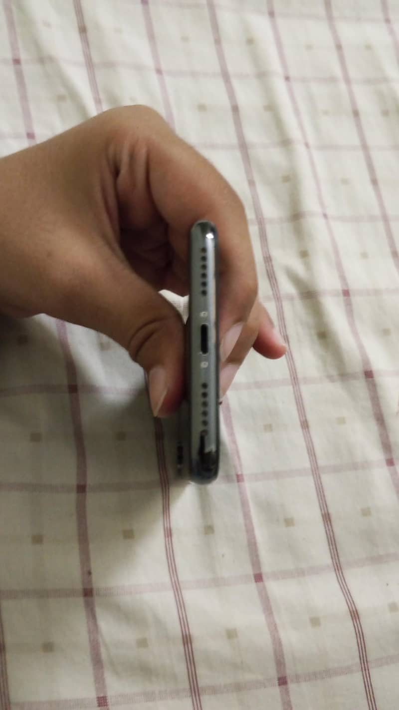 Apple iPhone X 4