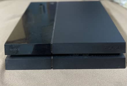 Play Station 4 Fat Model