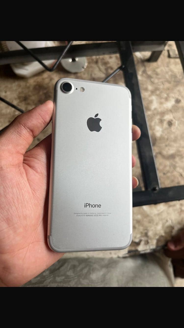 Apple iPhone 7 0