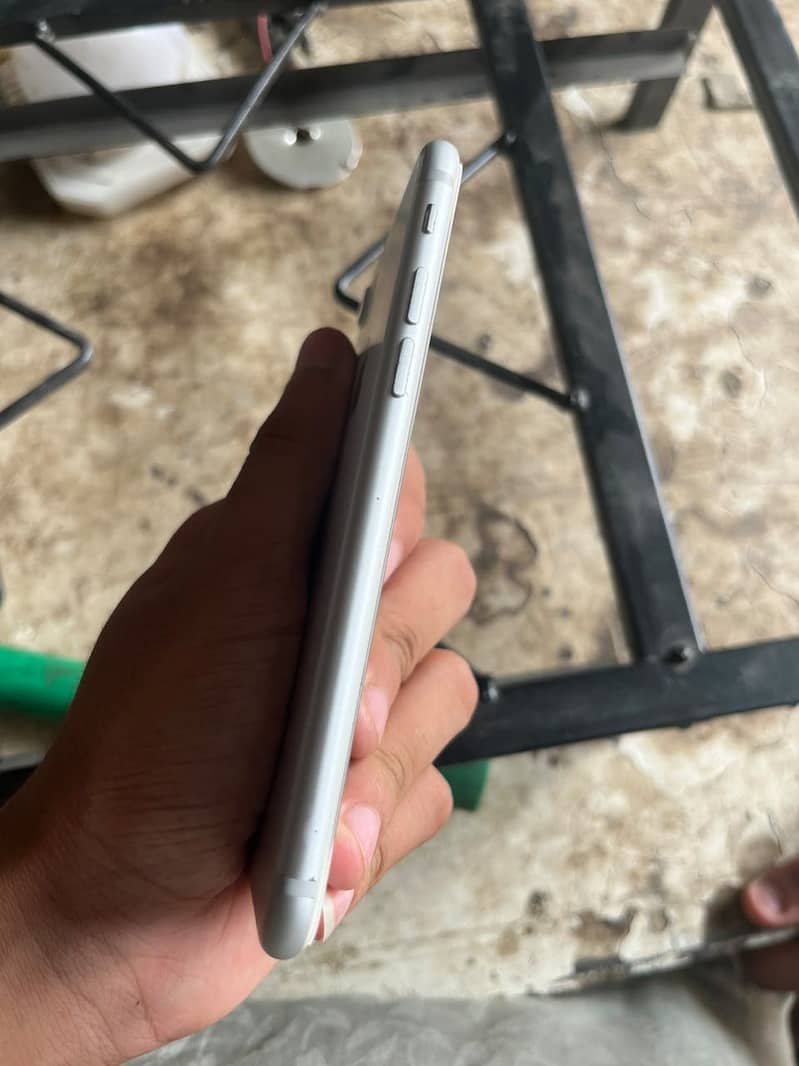 Apple iPhone 7 2