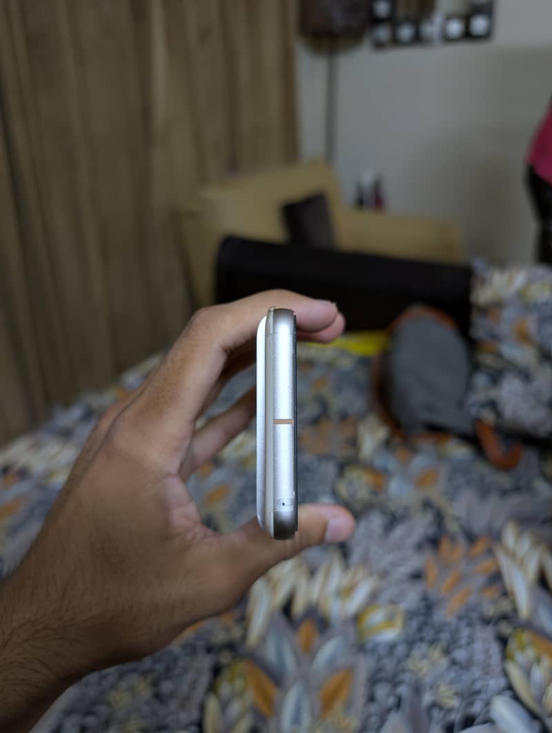 Google Pixel 8 4