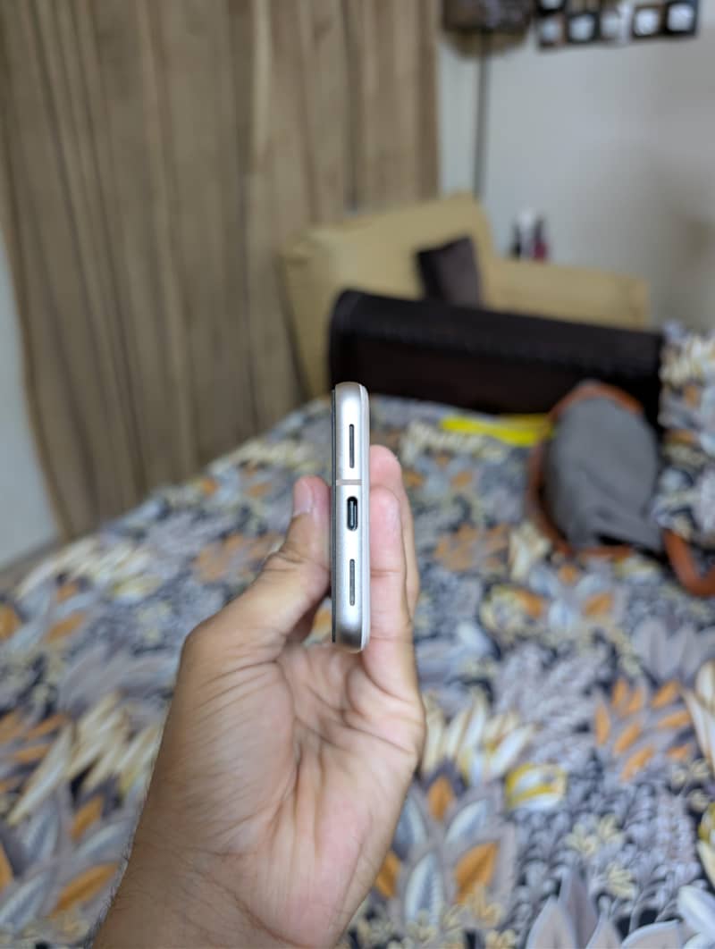 Google Pixel 8 5