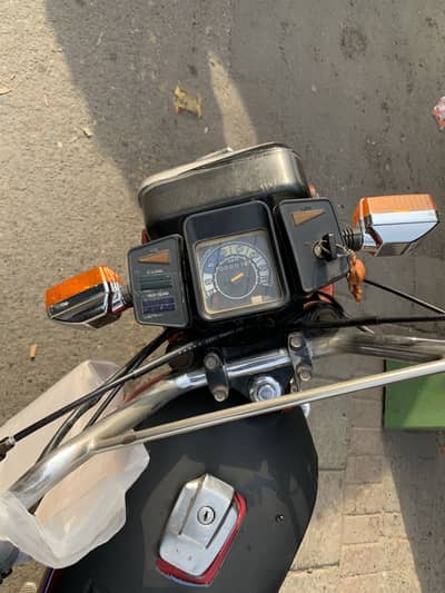 Yamaha YB 100 biometric on the spot