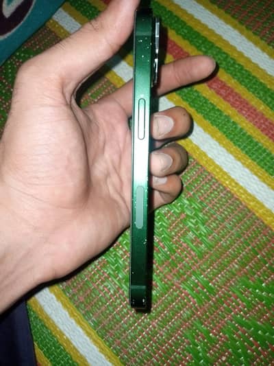 Apple iPhone 13