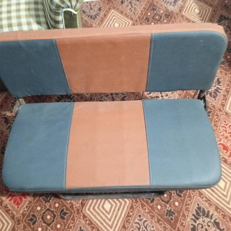 seats 1