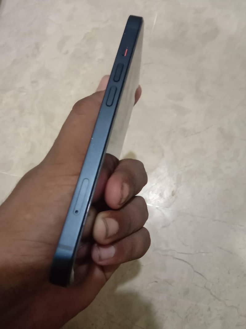 Apple iPhone 13 6