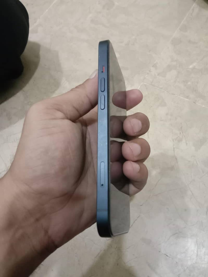 Apple iPhone 13 8