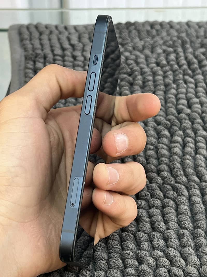 Apple iPhone 13 1
