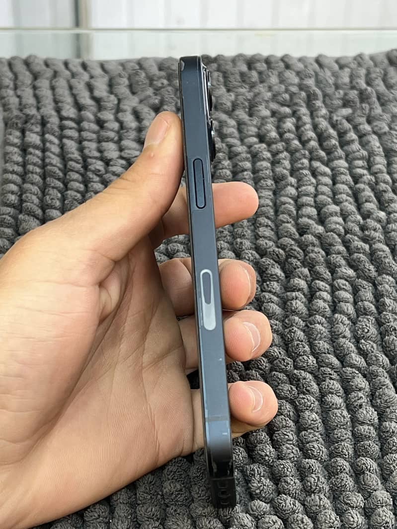 Apple iPhone 13 2