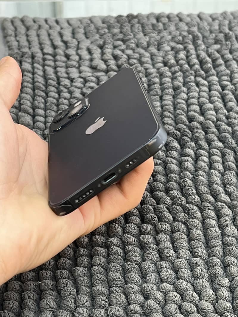 Apple iPhone 13 4