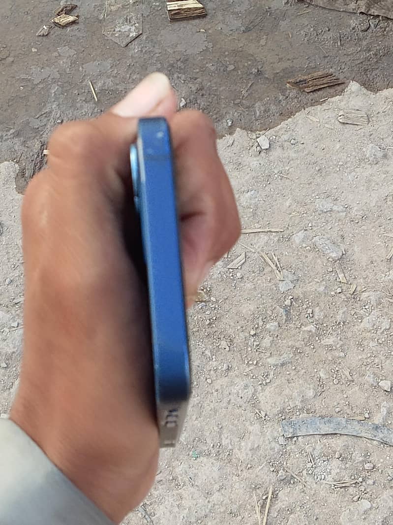 Apple iPhone 12 3