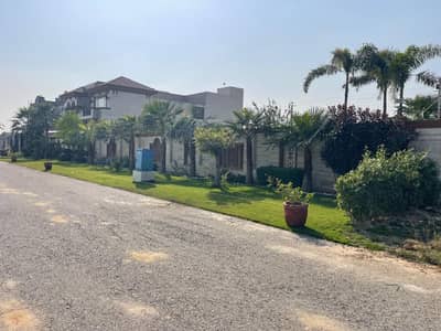 S Block 1 kanal Plot Builder Location Available for Sale