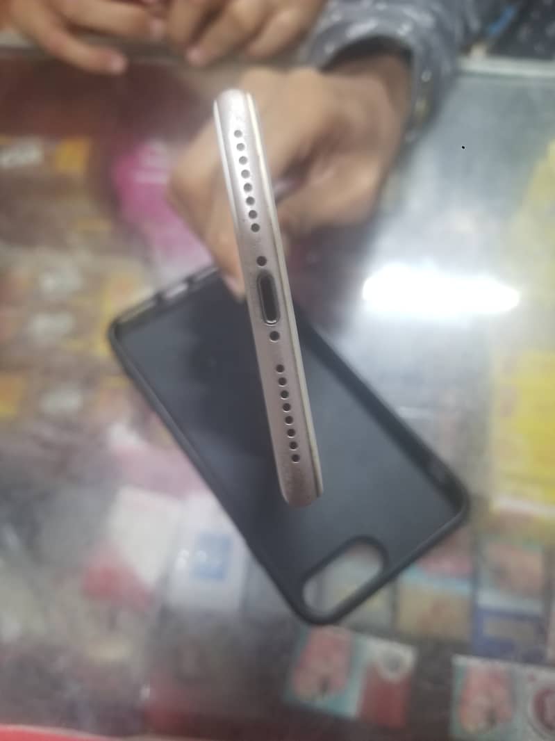 Apple iPhone 7 Plus 2