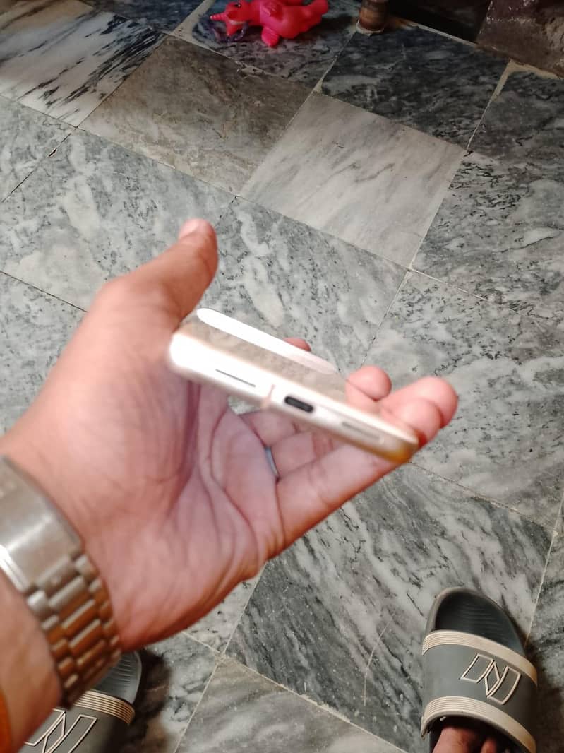 Google Pixel 8 2