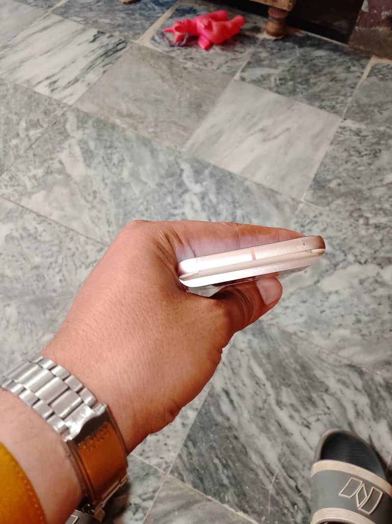 Google Pixel 8 4