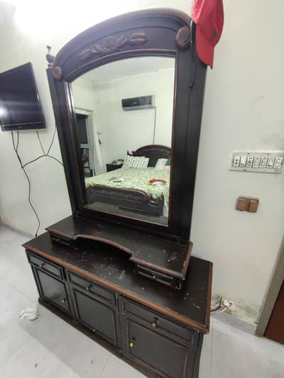 Dressing table