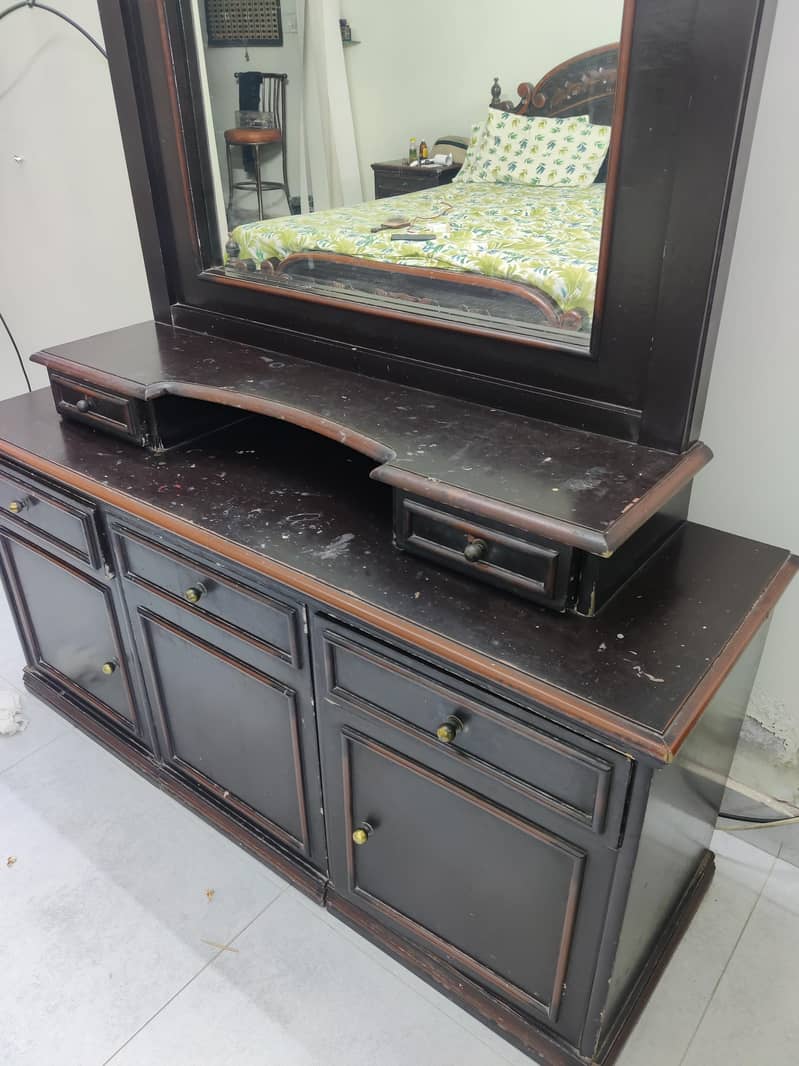 Dressing table 4