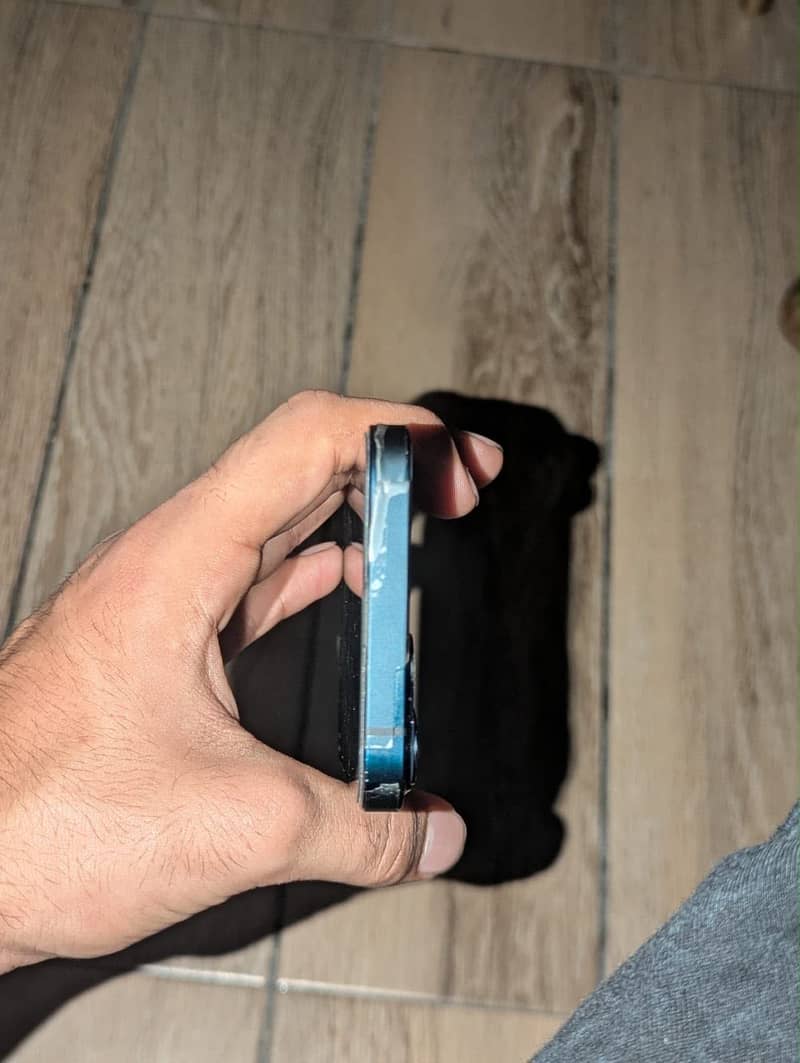 Apple iPhone 13 2