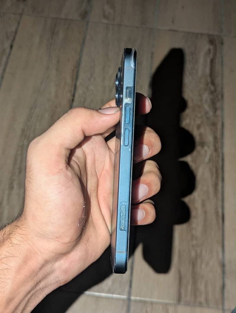 Apple iPhone 13 4