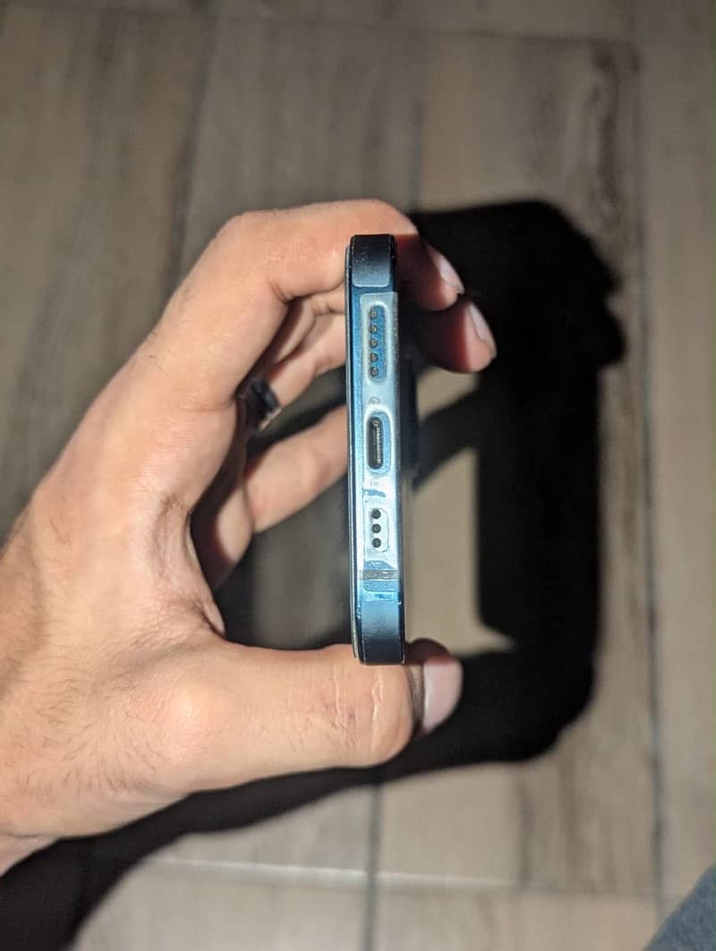 Apple iPhone 13 5