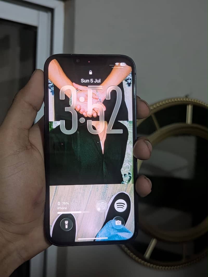 Apple iPhone 13 7