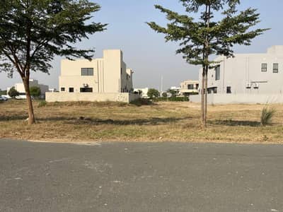 V block 1 kanal Plot Ideal Location Available for Sale