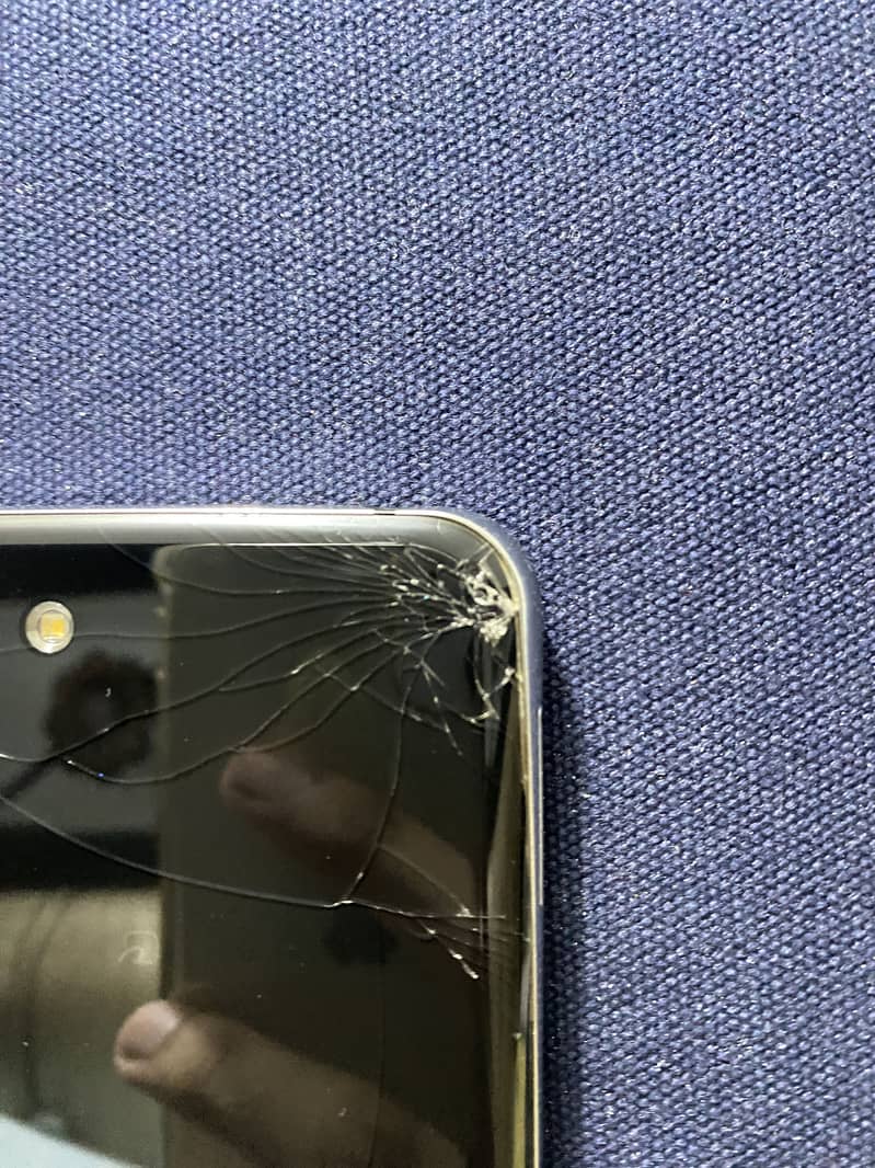 Sharp Aquos R2 1