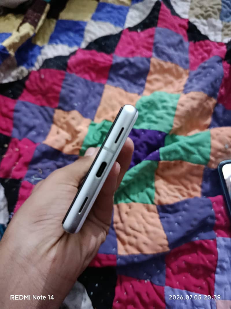 Google Pixel 7a 5