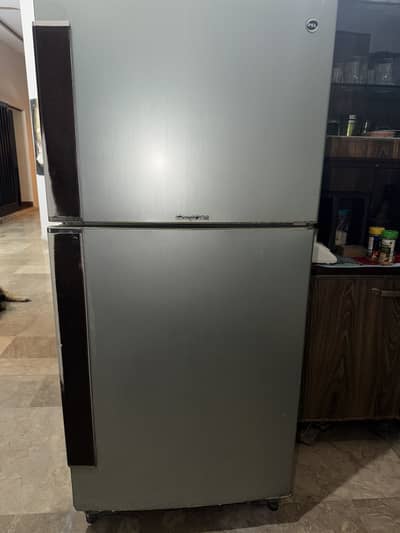 RESONABLE FRIDGE AVAILABLE