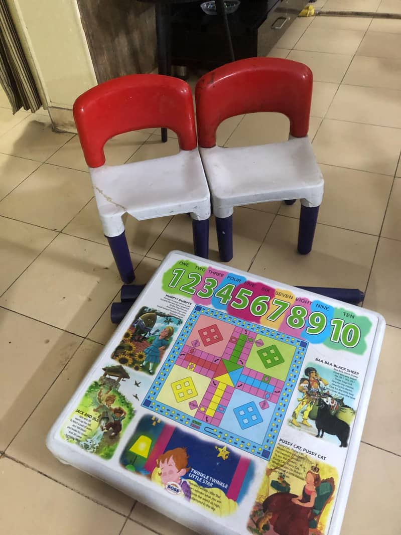 table 2 chairs 0