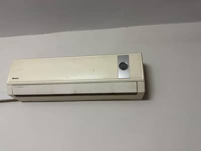 Gree 1.5 ton Ac for sale in running condition