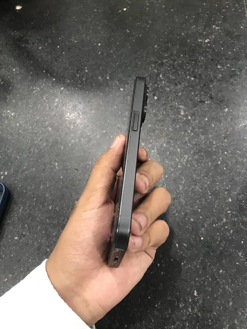 iPhone 15 pro 4