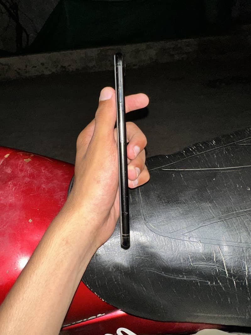 Apple iPhone 7 Plus 2